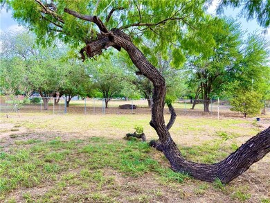 402 W Sugar Cane Dr, Weslaco, TX 78599 - photo 4