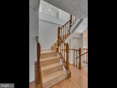 13344 Burkitts Rd, Fairfax, VA 22033 - photo 5