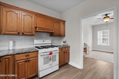 106 N Lloyd St, Burgaw, NC 28425 - photo 6