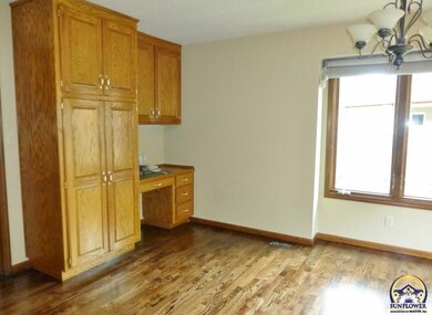 3729 SW Woodglen St, Topeka, KS 66610 - photo 6