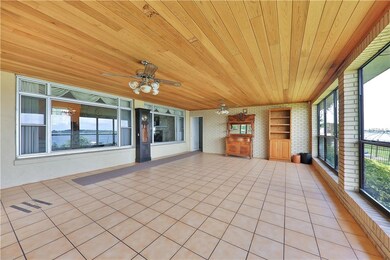 Lakefront Florida Room