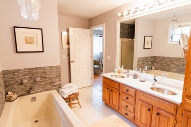 58 Cannon Forge Dr, Foxboro, MA 02035 - photo 5