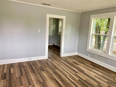 215 Erie St, Cleburne, TX 76031 - photo 3