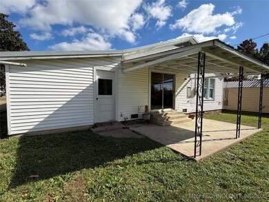 611 SW 9th St, Wilburton, OK 74578 - photo 6