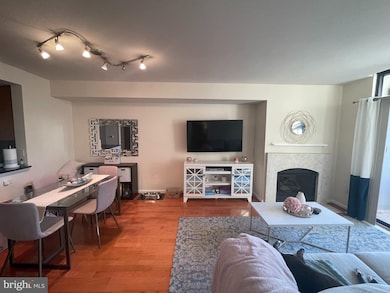 Clarendon 1021 unit 712, Arlington, VA 22201 - photo 3