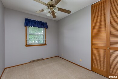 2824 E 32nd St, Davenport, IA 52807 - photo 7