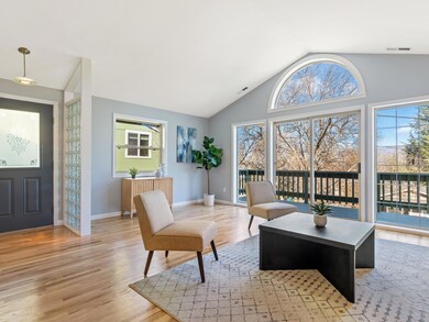 266 Sheridan St-3