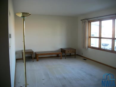 119 E Ridgeview Dr, Cherokee, IA 51012 - photo 2