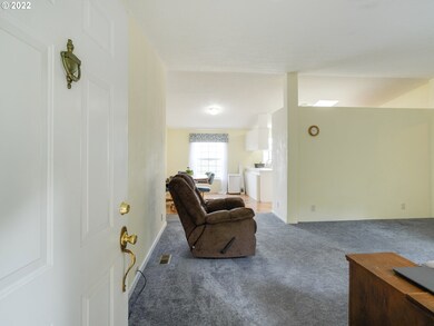 875 SW Alder Cir, Troutdale, OR 97060 - photo 4