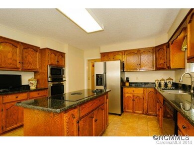 Gourmet Island Kitchen