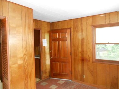 508 Waco Ln, Carpentersville, IL 60110 - photo 2