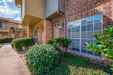 11201 Lynbrook Dr unit 3202, Houston, TX 77042 - photo 2