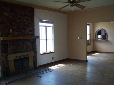 LIVING/DINING ROOM