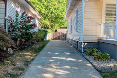 1302 Oak Ave, Coshocton, OH 43812 - photo 3