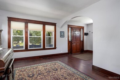 Living Room...no popcorn ceilings.