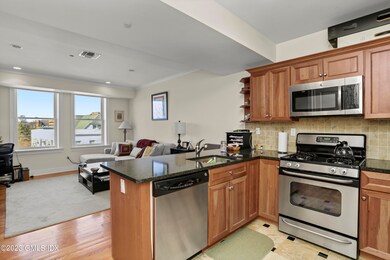 275 Greenwich Ave unit 2C, Greenwich, CT 06830 - photo 5