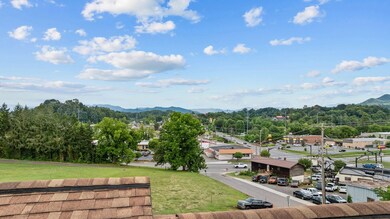 83 1st St, Franklin, NC 28734 - photo 5