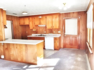 Eat-in kitchen