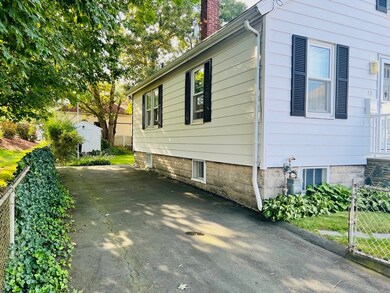 19 Sheridan St, South Dartmouth, MA 02748 - photo 4