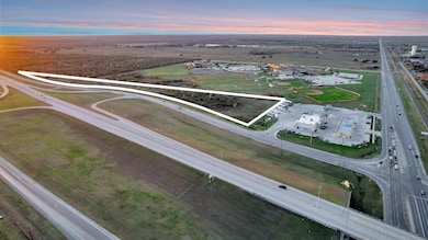 11304 NW Zac Lentz Pkwy, Victoria, TX 77905 - photo 2