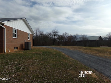 915 Muddy Creek Rd, Piney Flats, TN 37686 - photo 4