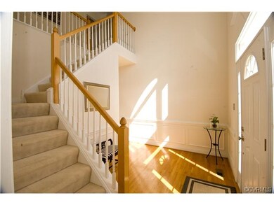 Beautiful Foyer entrance, lovely hardwoods.