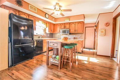 812 American General Dr, Easton, PA 18040 - photo 2