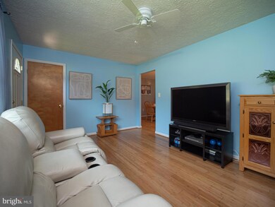 37151 E Lakeland Dr, Mechanicsville, MD 20659 - photo 6