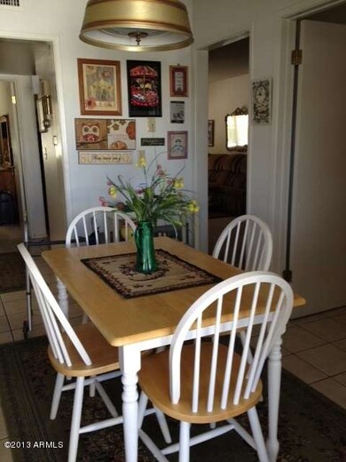 lovely eating area in Kitchen
