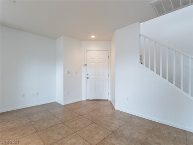 ENTRY/LIVING