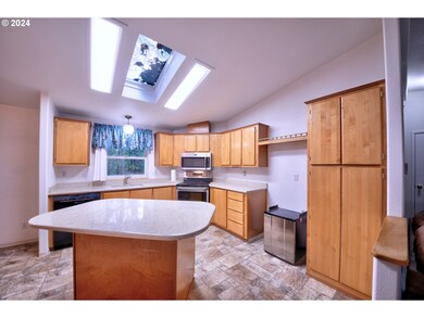 31746 Camas Swale Rd, Creswell, OR 97426 - photo 5