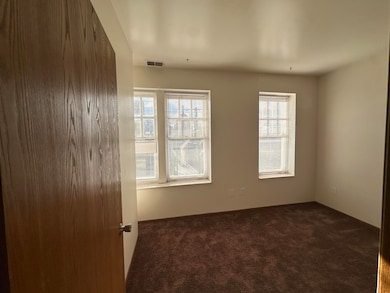 590 Parkview Dr unit 301, Detroit, MI 48214 - photo 6