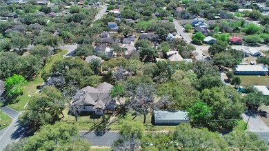 1111 N Adams St, Beeville, TX 78102 - photo 4