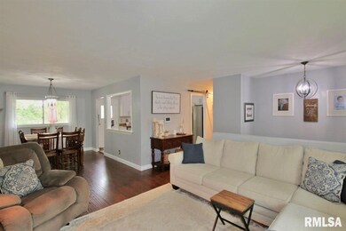 2311 W Carriage Ln, Peoria, IL 61614 - photo 3