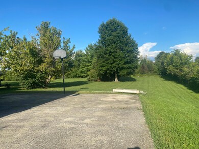 765 Oakland Ln, Harrodsburg, KY 40330 - photo 2