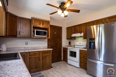 3808 SW Nottingham Rd, Topeka, KS 66610 - photo 3