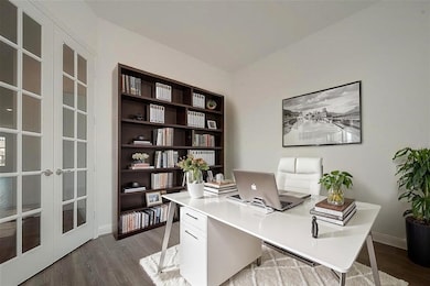 ChatGPT said:
A bright, inviting home office that