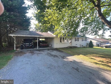 13971 Crest Ave, Waynesboro, PA 17268 - photo 2