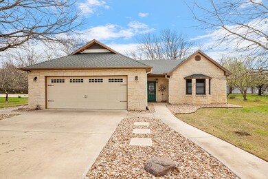 415 N Acorn St, Fredericksburg, TX 78624 - photo 5