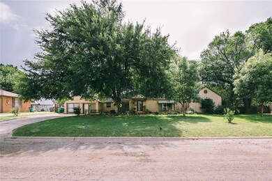 1470 Hillcrest Blvd, Gainesville, TX 76240 - photo 5