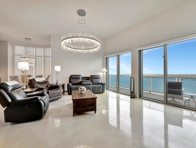 SWARSKY CHANDELIER, FABULOUS VIEWS OF LAKE ACTIVIT