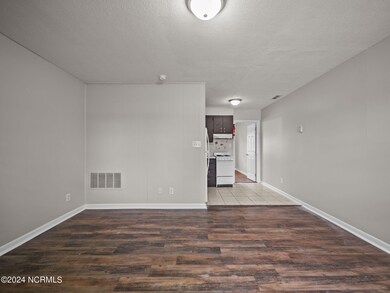 21 Sophia Dr unit D, Jacksonville, NC 28540 - photo 4