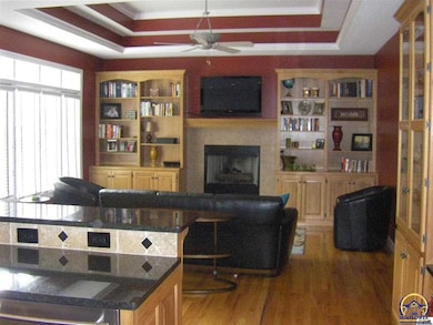 5613 SW 38th St, Topeka, KS 66610 - photo 2