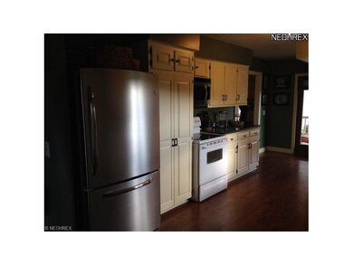 Our kitchen is decorated with warm country dcor, w