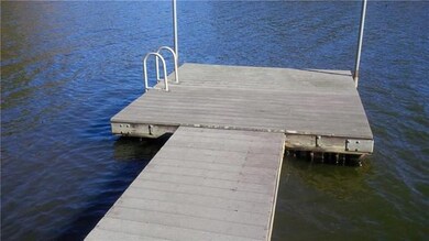 FLOATING DOCK