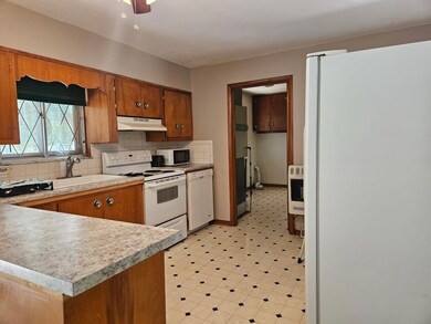 305 Maplewood Ct, Mountain View, MO 65548 - photo 7