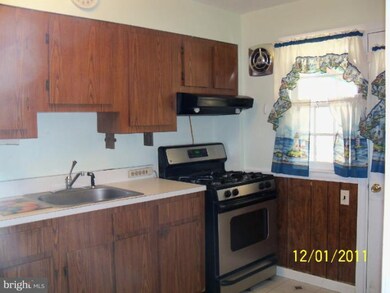 8633 Oak Rd, Parkville, MD 21234 - photo 5