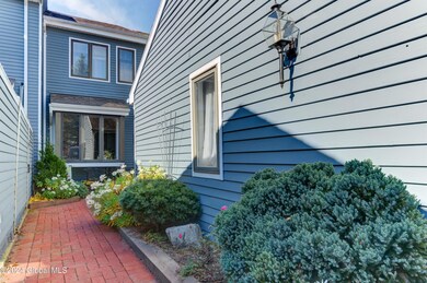 29 Collins Terrace, Saratoga Springs, NY 12866 - photo 2