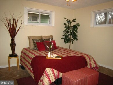 2717 Country Club Rd, Hyattsville, MD 20785 - photo 6