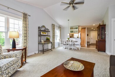 006-photo-living-room-7089699